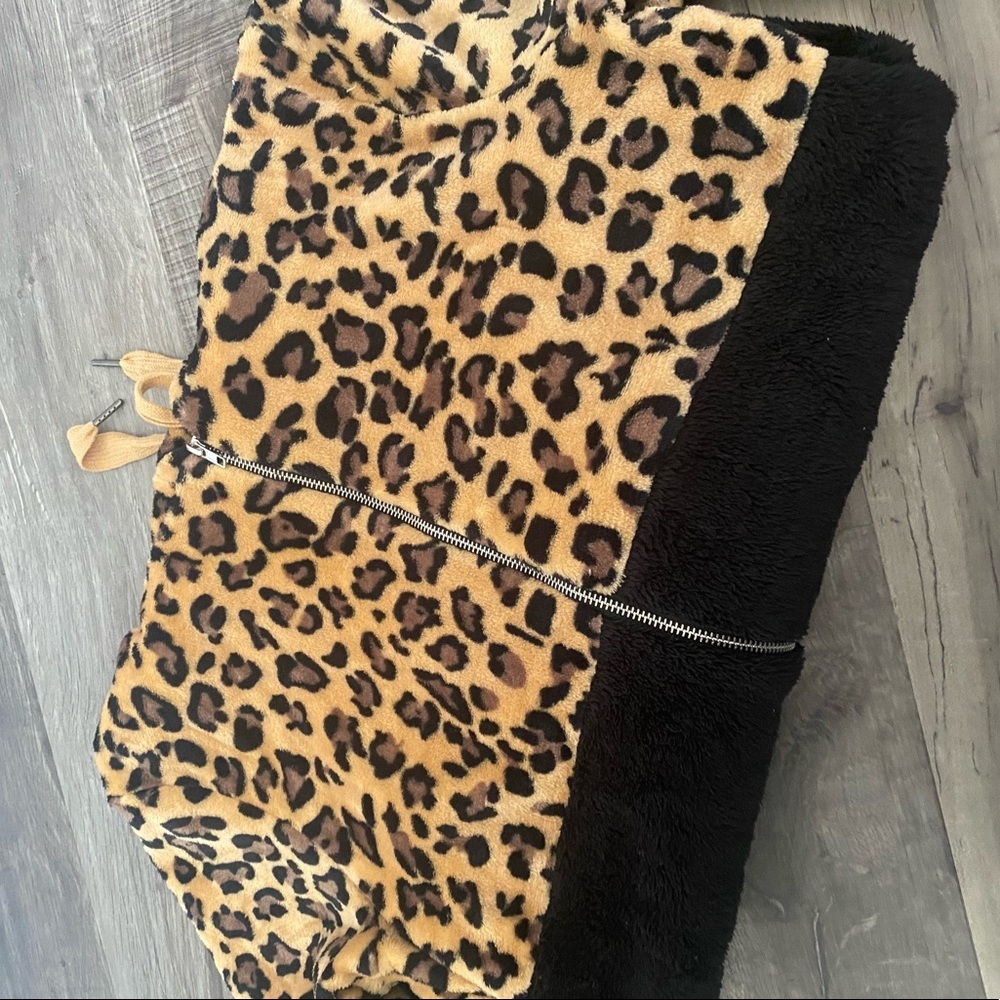 NWT Black Animal Print Fleece Pullover Hoodie Women's Sweater - Picture 7 of 8